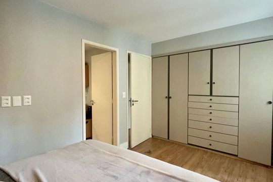 Apartamento na Vila Madalena com 3 quartos, varanda e academia. Ideal para comprar. — Suíte