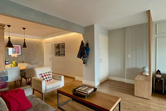 Apartamento na Vila Madalena com 3 quartos, varanda e academia. Ideal para comprar. — Sala