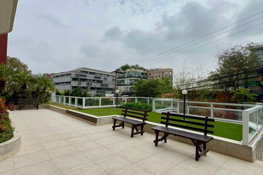 Apartamento na Vila Madalena com 3 quartos, varanda e academia. Ideal para comprar. — Área comum