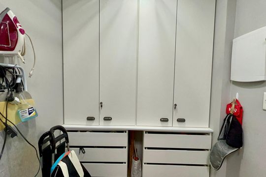 Apartamento na Vila Madalena com 3 quartos, varanda e academia. Ideal para comprar. — Área de Serviço