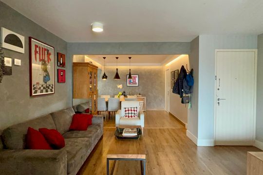 Apartamento na Vila Madalena com 3 quartos, varanda e academia. Ideal para comprar. — Sala