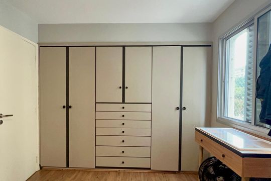 Apartamento na Vila Madalena com 3 quartos, varanda e academia. Ideal para comprar. — Banheiro da Suíte