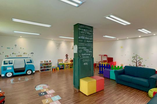Apartamento na Vila Madalena com 3 quartos, varanda e academia. Ideal para comprar. — Área comum - Brinquedoteca