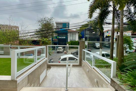 Apartamento na Vila Madalena com 3 quartos, varanda e academia. Ideal para comprar. — Entrada