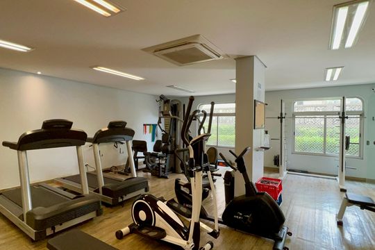 Apartamento na Vila Madalena com 3 quartos, varanda e academia. Ideal para comprar. — Área comum - Academia