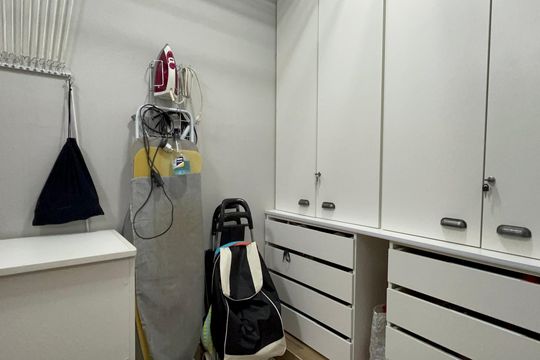 Apartamento na Vila Madalena com 3 quartos, varanda e academia. Ideal para comprar. — Área de Serviço