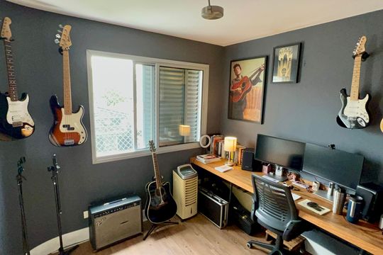 Apartamento na Vila Madalena com 3 quartos, varanda e academia. Ideal para comprar. — Quarto