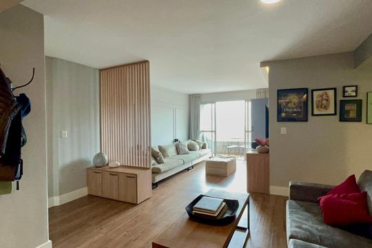 Apartamento na Vila Madalena com 3 quartos, varanda e academia. Ideal para comprar. — Sala