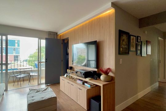 Apartamento na Vila Madalena com 3 quartos, varanda e academia. Ideal para comprar. — Sala de TV
