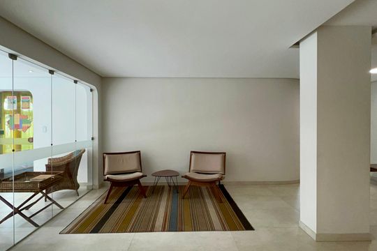 Apartamento na Vila Madalena com 3 quartos, varanda e academia. Ideal para comprar. — Hall de entrada