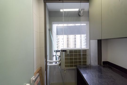Venda de apartamento no Jardim das Acacias com 2 quartos. — Área de Serviço