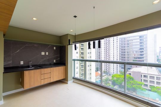 Venda de apartamento no Jardim das Acacias com 2 quartos. — Varanda