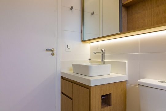 Venda de apartamento no Jardim das Acacias com 2 quartos. — Banheiro da Suíte 1