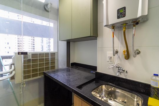 Venda de apartamento no Jardim das Acacias com 2 quartos. — Área de Serviço