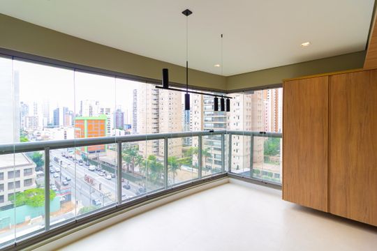 Venda de apartamento no Jardim das Acacias com 2 quartos. — Varanda