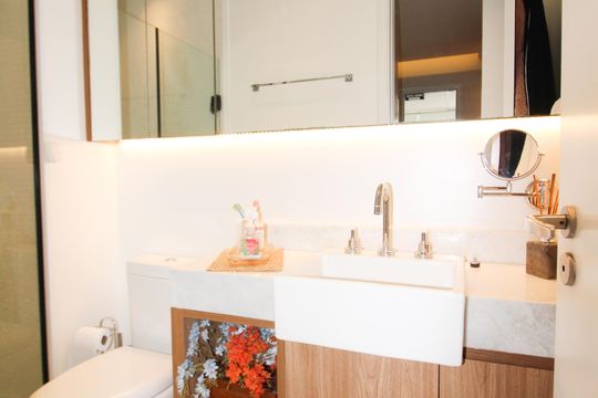 Compra este apartamento com 2 quartos, ideal para pets. — Banheiro da Suíte