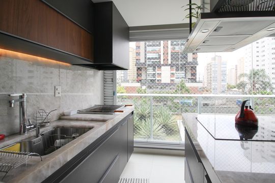 Compra este apartamento com 2 quartos, ideal para pets. — Cozinha