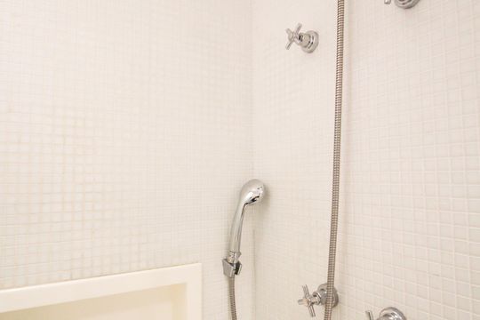 Compra este apartamento com 2 quartos, ideal para pets. — Banheiro Social