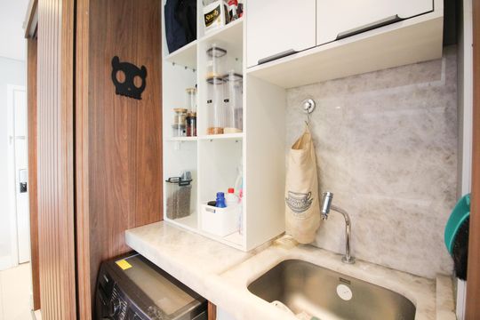 Compra este apartamento com 2 quartos, ideal para pets. — Área de Serviço