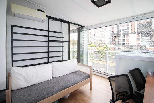 Compra este apartamento com 2 quartos, ideal para pets. — Varanda da Suíte