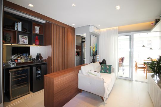 Compra este apartamento com 2 quartos, ideal para pets. — Sala