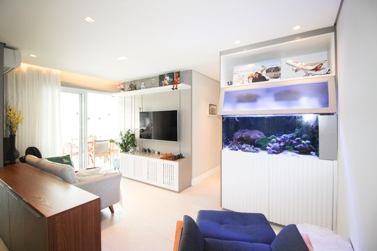 Compra este apartamento com 2 quartos, ideal para pets. — Sala
