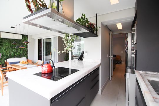 Compra este apartamento com 2 quartos, ideal para pets. — Cozinha