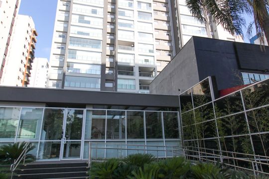 Compra este apartamento com 2 quartos, ideal para pets. — Fachada