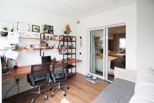 Compra este apartamento com 2 quartos, ideal para pets. — Varanda da Suíte