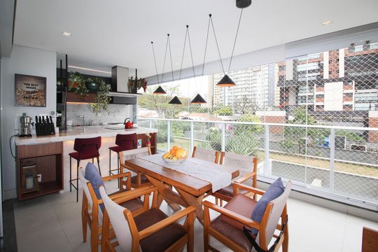 Compra este apartamento com 2 quartos, ideal para pets. — Varanda