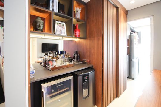 Compra este apartamento com 2 quartos, ideal para pets. — Sala