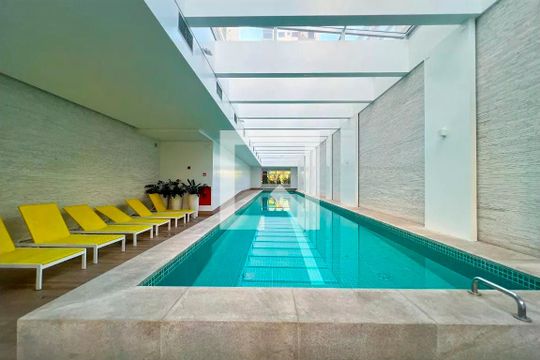Compra este apartamento com 2 quartos, ideal para pets. — Área comum - Piscina