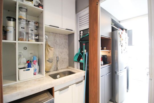 Compra este apartamento com 2 quartos, ideal para pets. — Área de Serviço