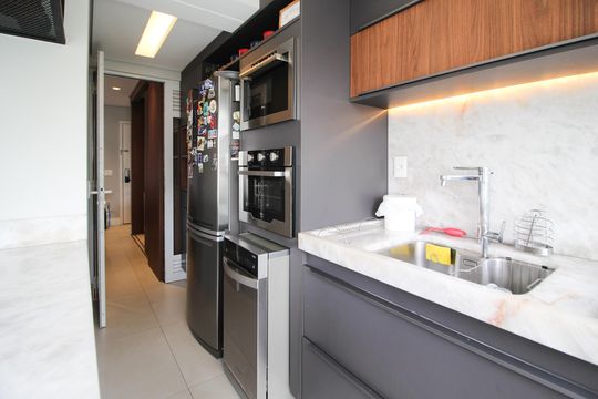 Compra este apartamento com 2 quartos, ideal para pets. — Cozinha