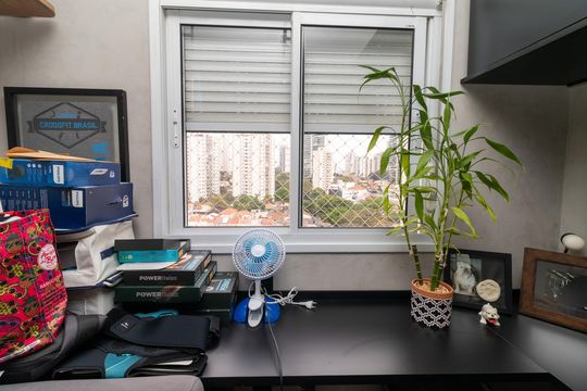 Compra apartamento mobiliado com 2 quartos, 1 suíte, closet, quintal e permite animais de estimação. — Quarto