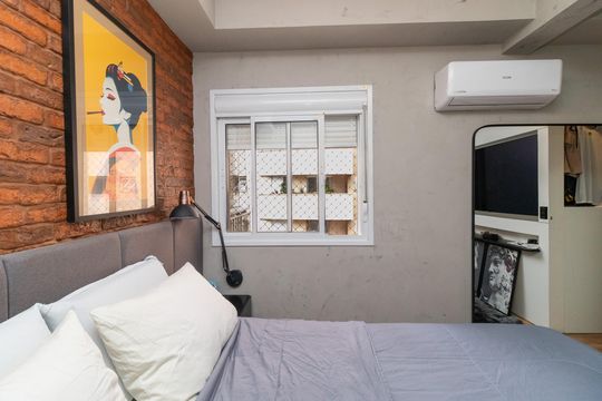 Compra apartamento mobiliado com 2 quartos, 1 suíte, closet, quintal e permite animais de estimação. — Suíte