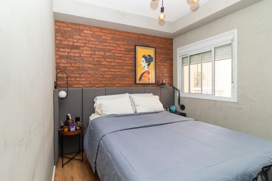Compra apartamento mobiliado com 2 quartos, 1 suíte, closet, quintal e permite animais de estimação. — Suíte