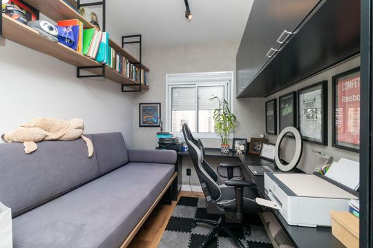 Compra apartamento mobiliado com 2 quartos, 1 suíte, closet, quintal e permite animais de estimação. — Quarto