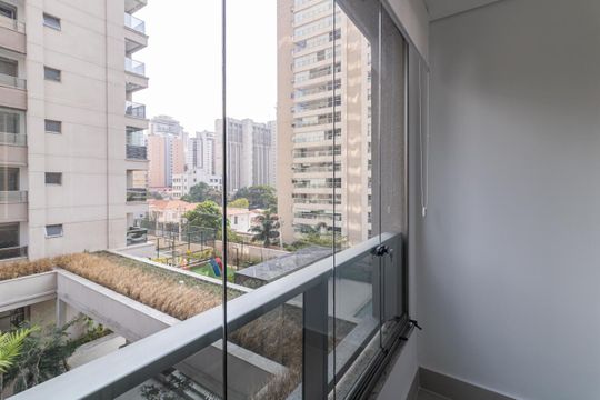 Apartamento em Perdizes com varanda, 2 suítes, mobiliado, ideal para comprar e aceitar animais. — Varanda da Suíte 1