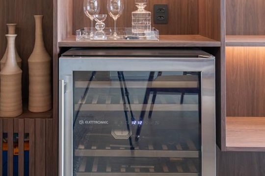 Apartamento em Perdizes com varanda, 2 suítes, mobiliado, ideal para comprar e aceitar animais. — Sala de Jantar