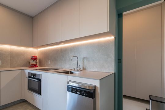 Apartamento em Perdizes com varanda, 2 suítes, mobiliado, ideal para comprar e aceitar animais. — Cozinha