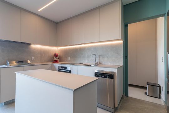 Apartamento em Perdizes com varanda, 2 suítes, mobiliado, ideal para comprar e aceitar animais. — Cozinha