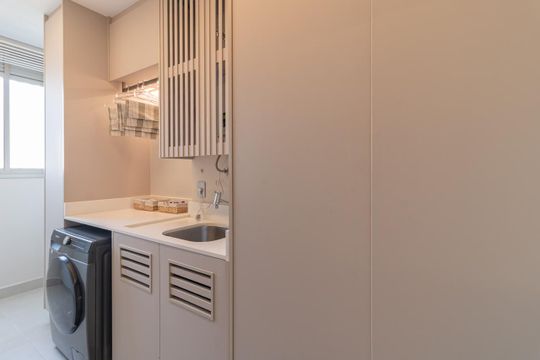Apartamento em Perdizes com varanda, 2 suítes, mobiliado, ideal para comprar e aceitar animais. — Área de Serviço