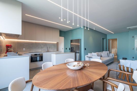 Apartamento em Perdizes com varanda, 2 suítes, mobiliado, ideal para comprar e aceitar animais. — Sala de Jantar
