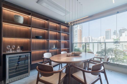 Apartamento em Perdizes com varanda, 2 suítes, mobiliado, ideal para comprar e aceitar animais. — Sala de Jantar