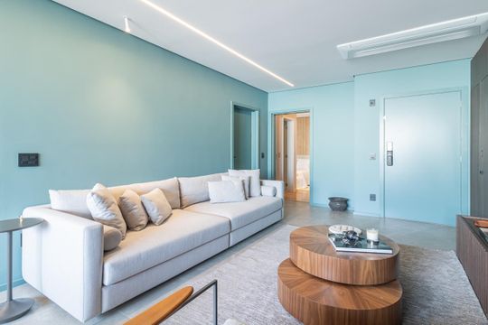 Apartamento em Perdizes com varanda, 2 suítes, mobiliado, ideal para comprar e aceitar animais. — Sala
