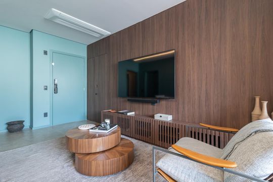 Apartamento em Perdizes com varanda, 2 suítes, mobiliado, ideal para comprar e aceitar animais. — Sala