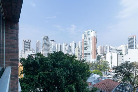 Apartamento em Perdizes com varanda, 2 suítes, mobiliado, ideal para comprar e aceitar animais. — Vista da Sala