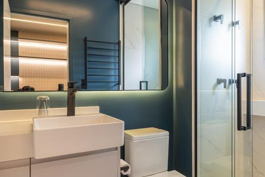 Apartamento em Perdizes com varanda, 2 suítes, mobiliado, ideal para comprar e aceitar animais. — Banheiro da Suíte 2