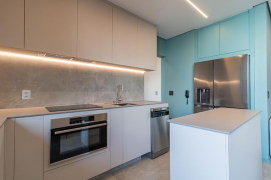 Apartamento em Perdizes com varanda, 2 suítes, mobiliado, ideal para comprar e aceitar animais. — Cozinha